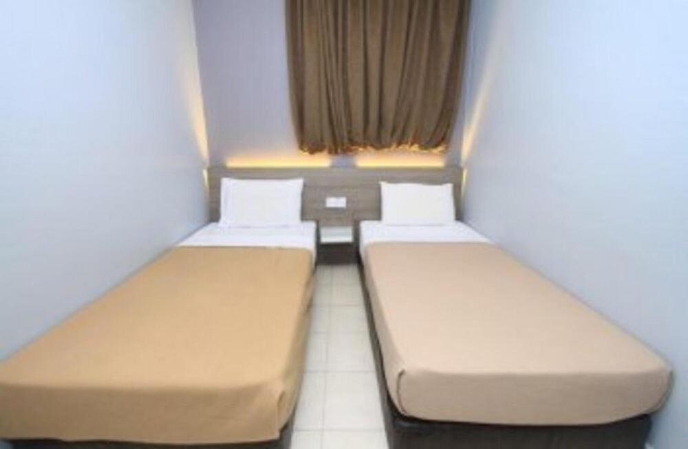 Yellow Mansion Hotel Малакка Экстерьер фото